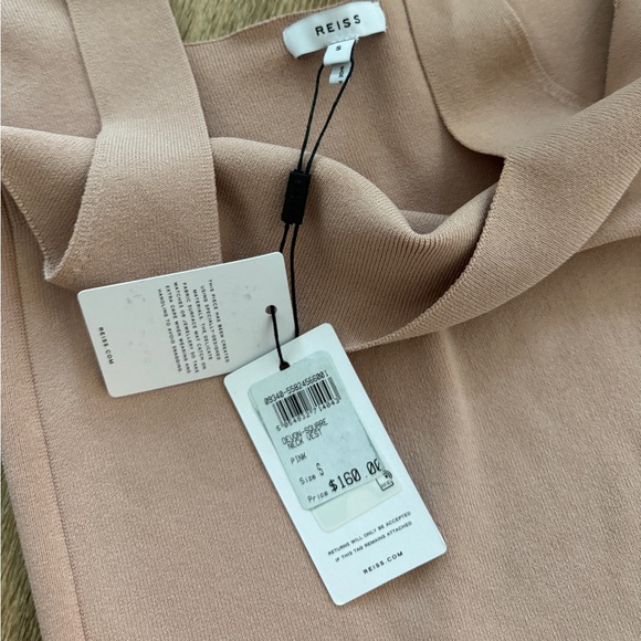 NEW HARPER
KNITTED SQUARE NECK VEST SIZE SMALL - Picture 6 of 9